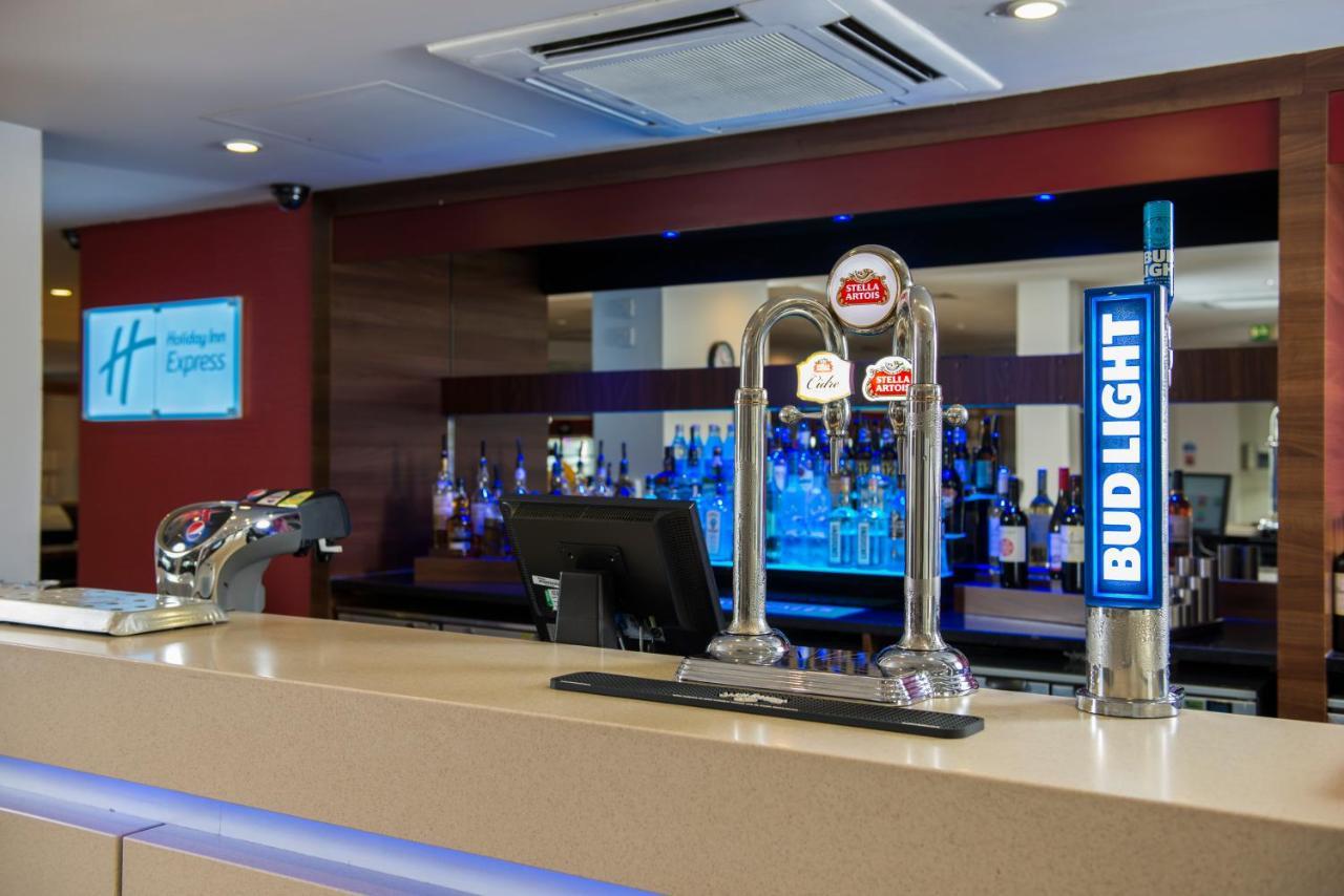 Holiday Inn Express London - Dartford By Ihg Exterior foto